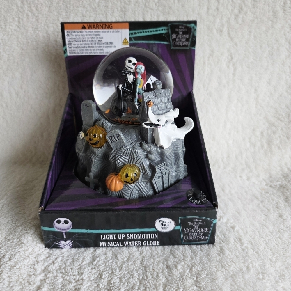 NEW Nightmare Before Christmas Light Up Musical Water Snow Globe JACK SALLY ZERO